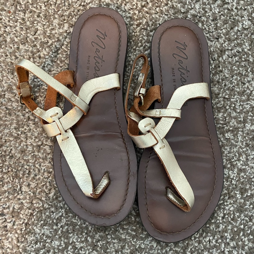 Size 8 metallic gold women’s sandals